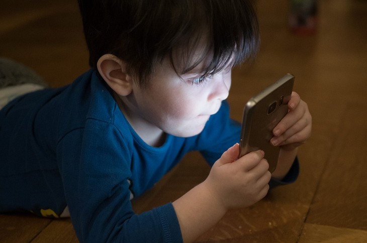 Cómo El Teléfono Inteligente Podría Dañar a Tu Hijo