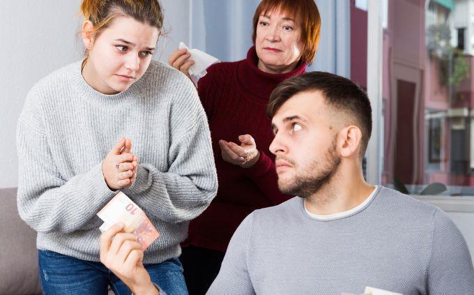 Cuál es la leyenda que cuenta su historia de vida: Una mujer le pide dinero a un hombre