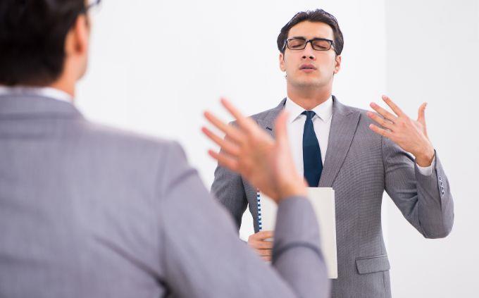 Cuál es la leyenda que cuenta su historia de vida: Un hombre practica un discurso