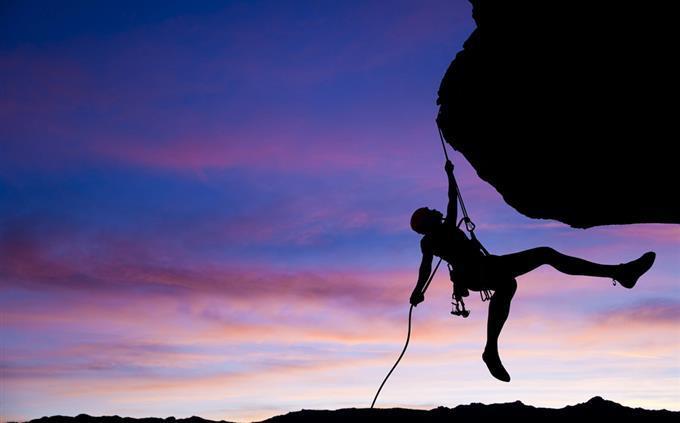 Prueba de Fuerza Interna: Un personaje sube una montaña