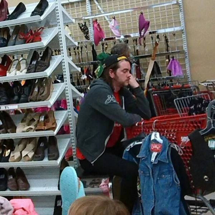 Hilarious Pics Of Men Stuck In Shopping Purgatory