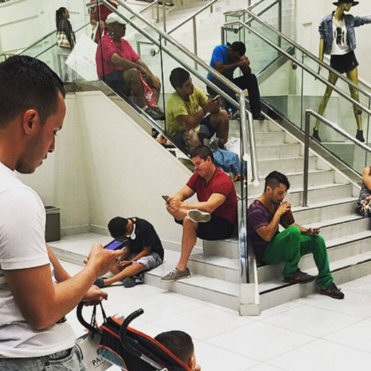 Hilarious Pics Of Men Stuck In Shopping Purgatory