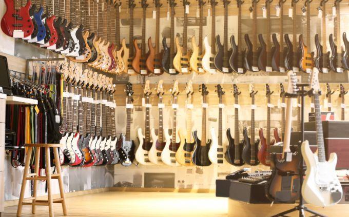 ¿Eres héroe, villano o anti héroe: tienda de guitarra?