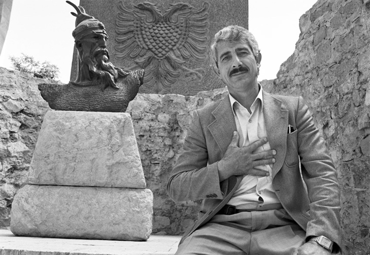 Historia judía de Albania durante el Holocausto: Invar Ali Sheqer