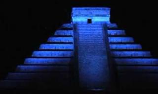 La Maravillosa Pirámide De Chichén Iztá Iluminada
