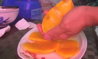 ¡Descubre La Forma Más Fácil y Rápida De Pelar Un Mango!