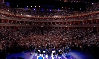 La Orquesta De Ukelele De Gran Bretaña Interpreta "Oda a La Alegría"