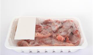 ¿Deberías Descongelar La Carne En Agua o En El Microondas?