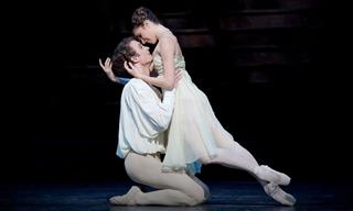 La Famosa Escena Del Balcón De Romeo y Julieta En Un Dúo De Ballet