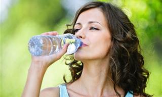 12 Señales De Que No Bebes Suficiente Agua
