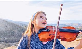 Una Joven Violinista Interpreta "Melodía Desencadenada"